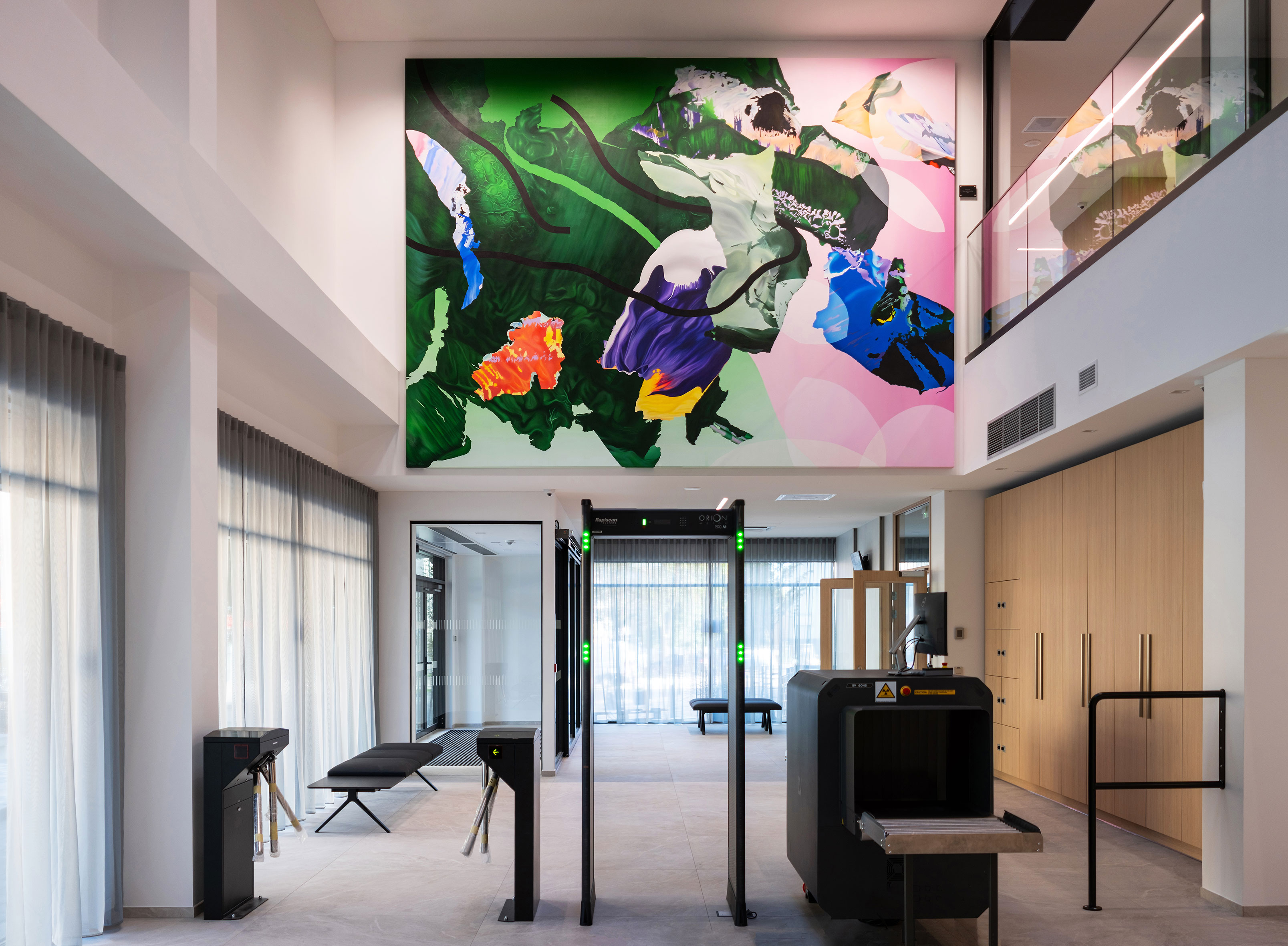 Mirjam Hinni monumentaalmaal „Valgus seguneb varjudega“. Foto: Ene Kuik